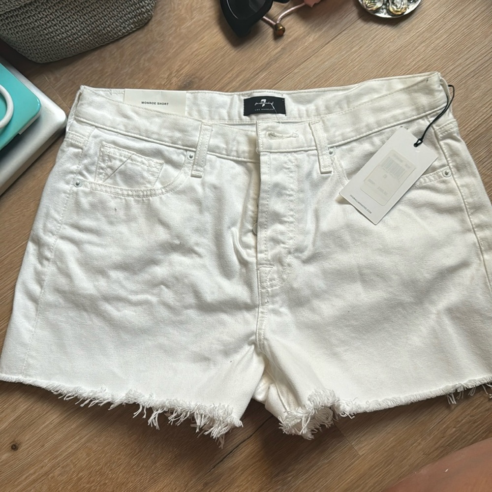 NWT 7 for all mankind Monroe short size 28